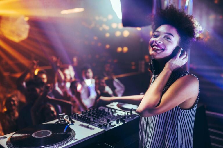 Professioneller Hochzeits-DJ: Musik, Licht und Stimmung für unvergessliche Momente