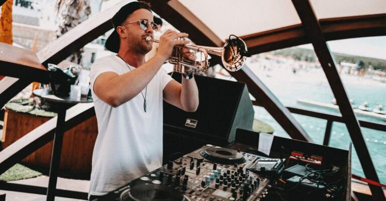 Wie ein Hochzeits-DJ Ihre Feier zu einem Erfolg macht