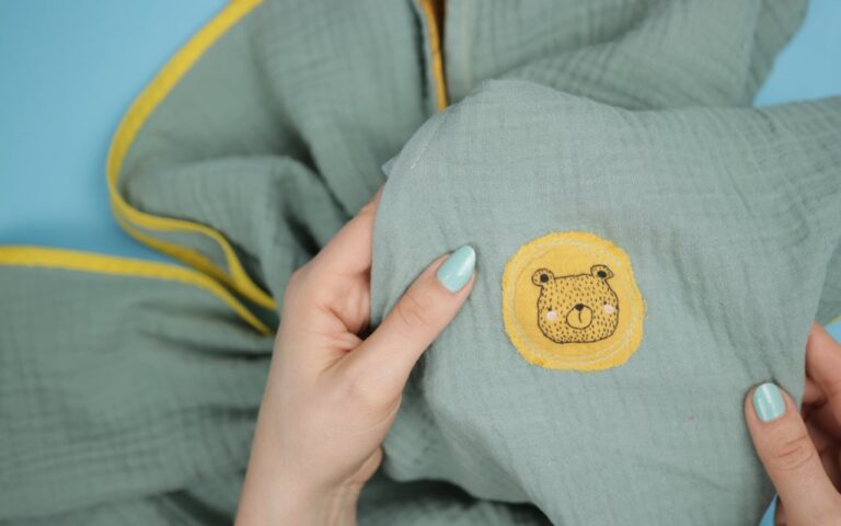 Kinder Badeponcho mit Namen: So wird Baden noch schöner