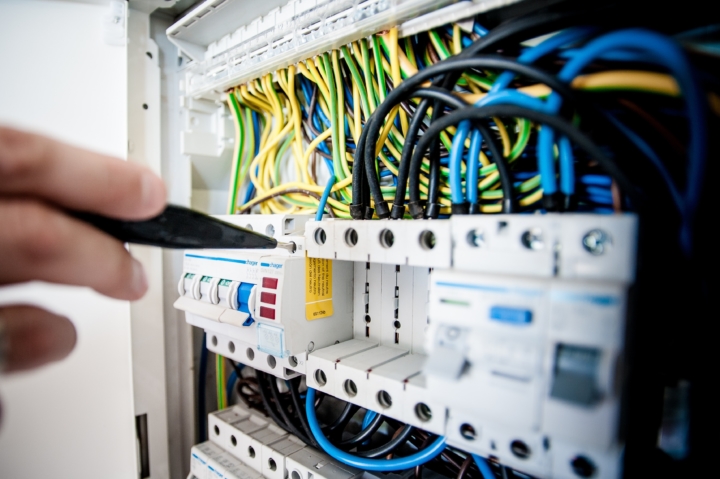 Individuelle Lösungen für elektrische Anschluss- und Schutzsysteme von OOHMAGE