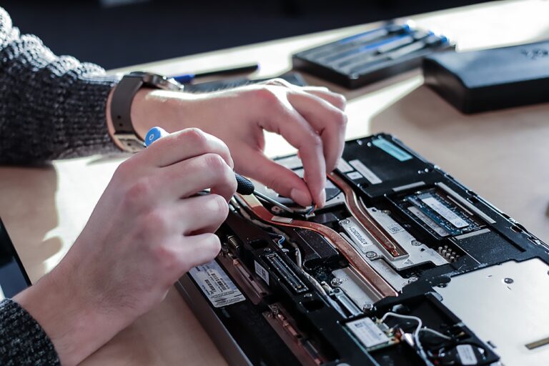 📟 Rundum Computer Service bei Com-Help – Technik, auf die Sie sich verlassen können