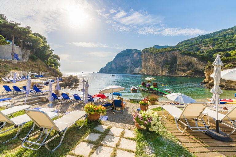 Traumhafte Ferienhäuser auf Korfu: Empfehlungen für Strand, Natur & Ruhe