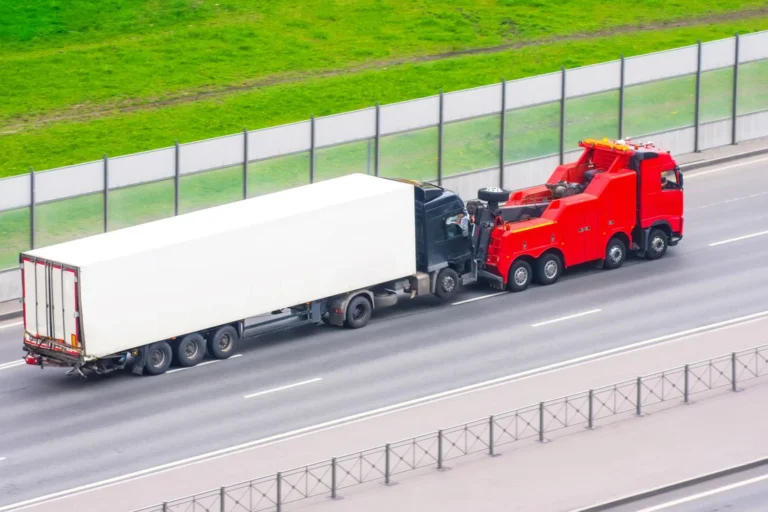 How Commercial Towing Helps Minimize Business Downtime