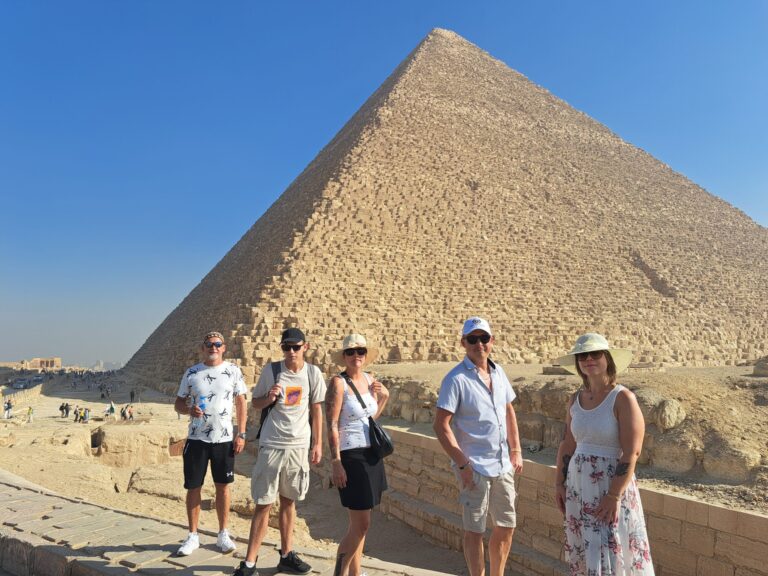 Ein Tagestrip nach Kairo inklusive Hurghada Pyramiden Ausflug
